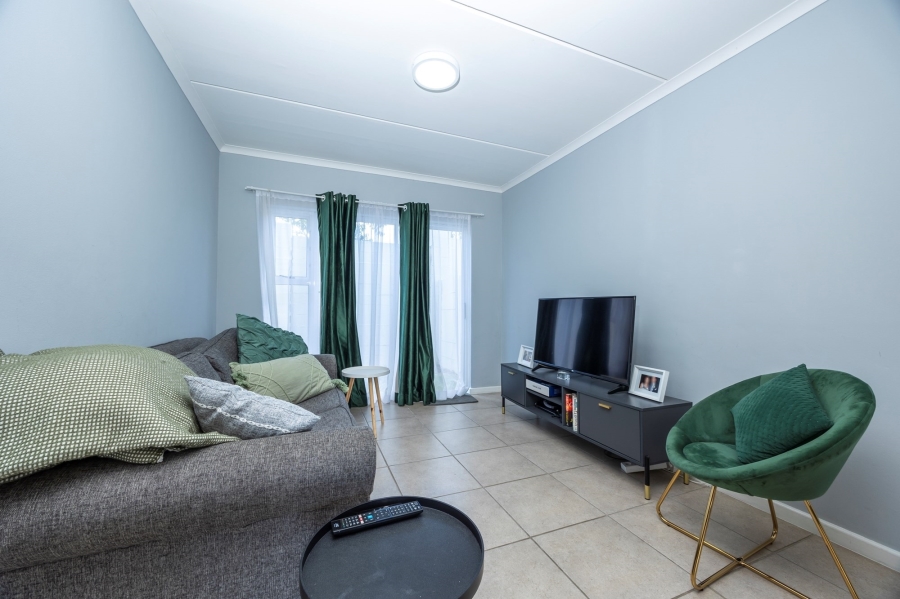 2 Bedroom Property for Sale in Nuutgevonden Western Cape